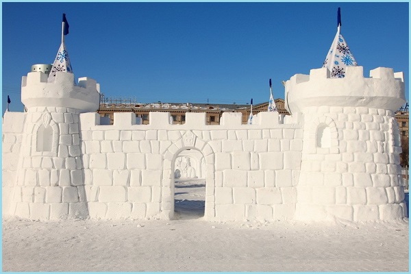 Детский снежный замок